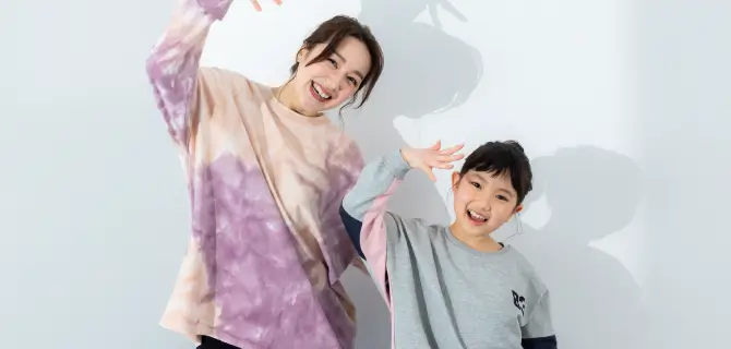 ヒップホップダンスを踊る子どもと先生